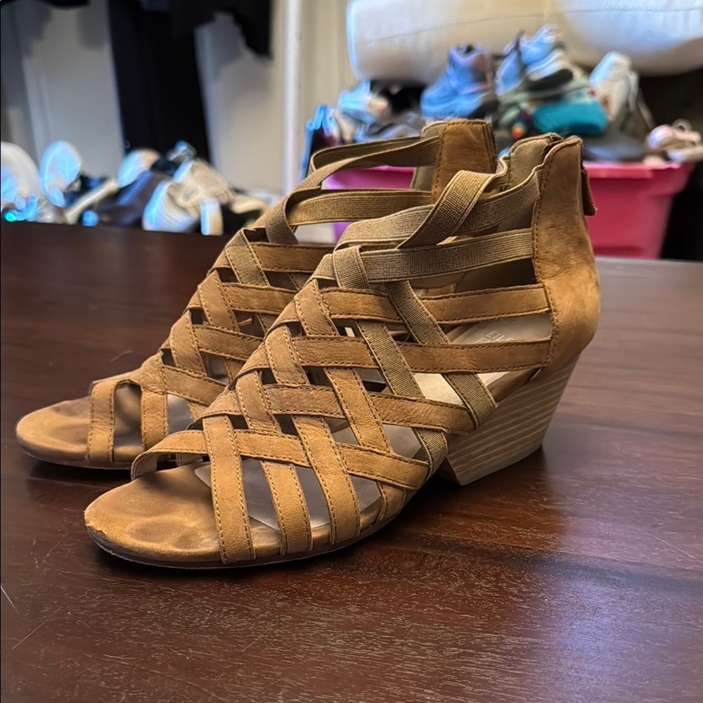 Eileen Fisher tan heeled women’s wedge sandals size 8